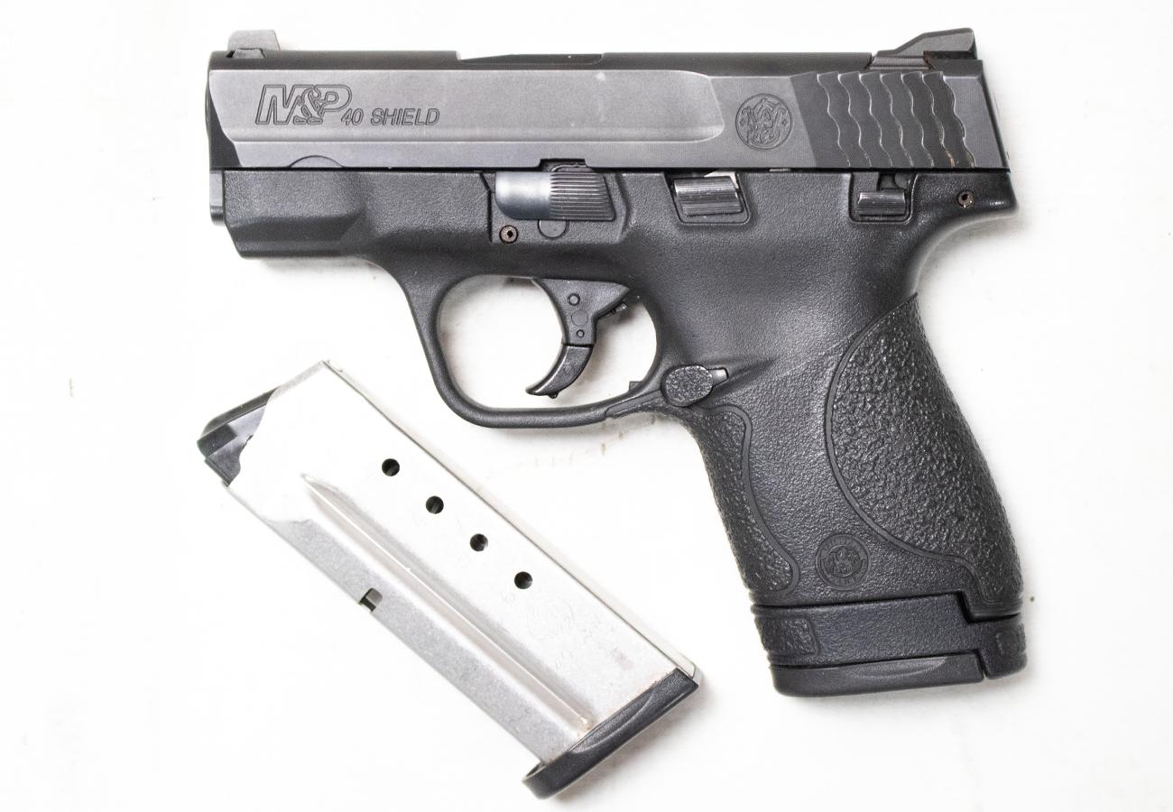 SMITH AND WESSON M&P40 M2.0 40 S&W Police Trade-in Semi-Auto Pistol with Extra Magazine